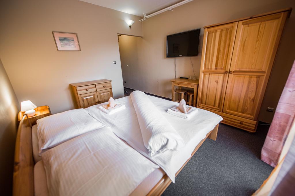Plejsy Hotell Krompachy Exteriör bild