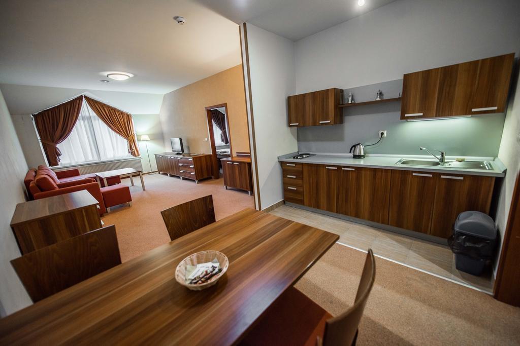 Plejsy Hotell Krompachy Exteriör bild