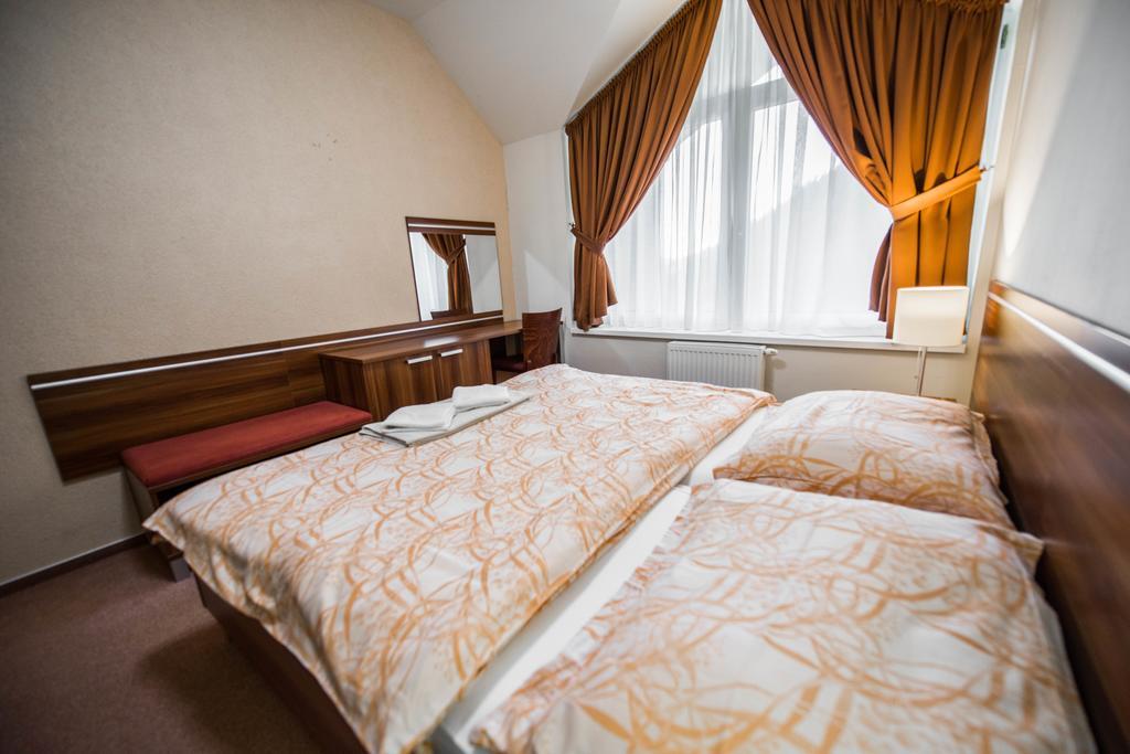 Plejsy Hotell Krompachy Exteriör bild