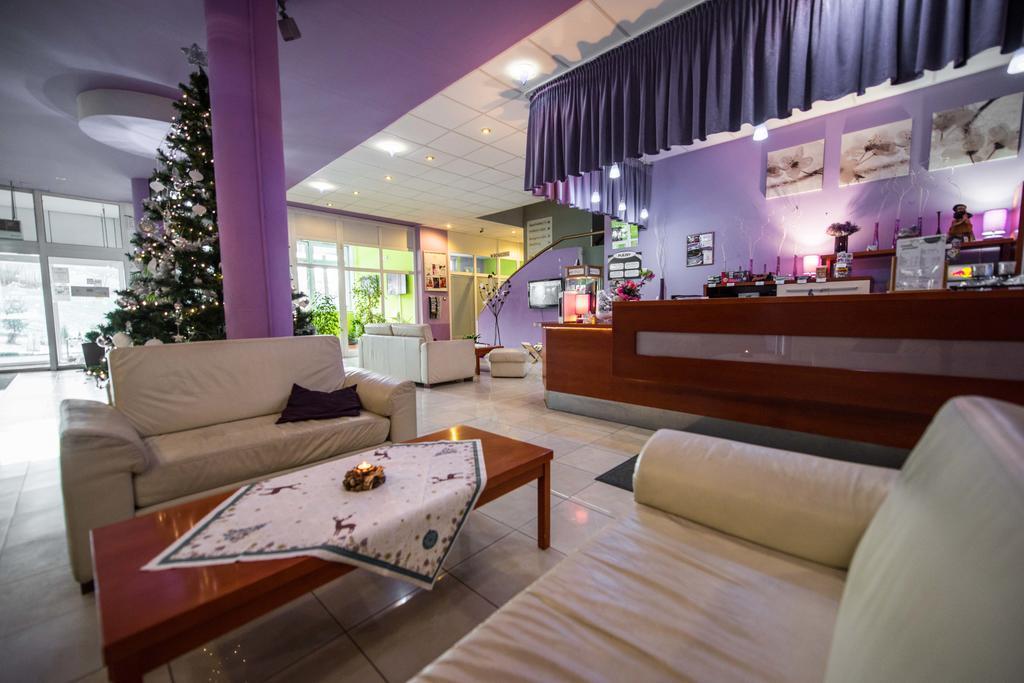 Plejsy Hotell Krompachy Exteriör bild
