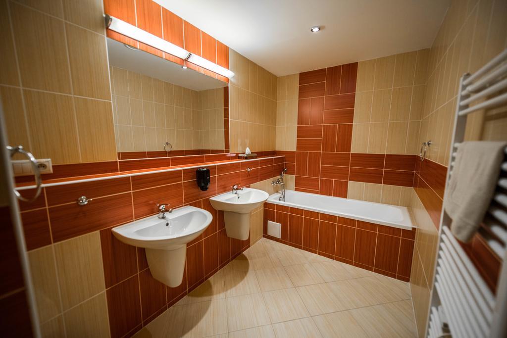 Plejsy Hotell Krompachy Exteriör bild