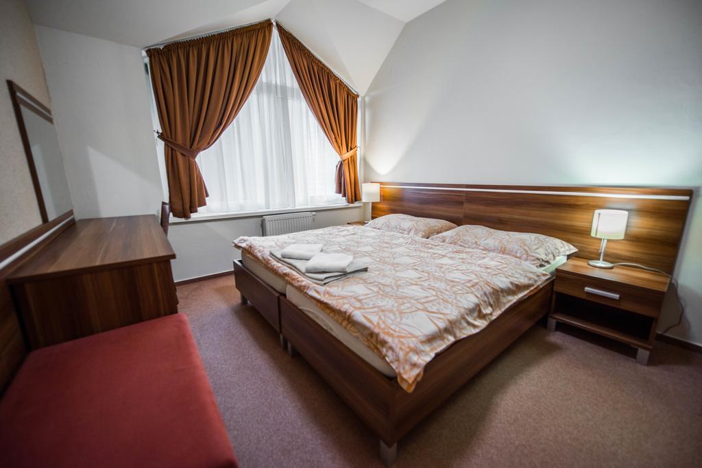 Plejsy Hotell Krompachy Exteriör bild
