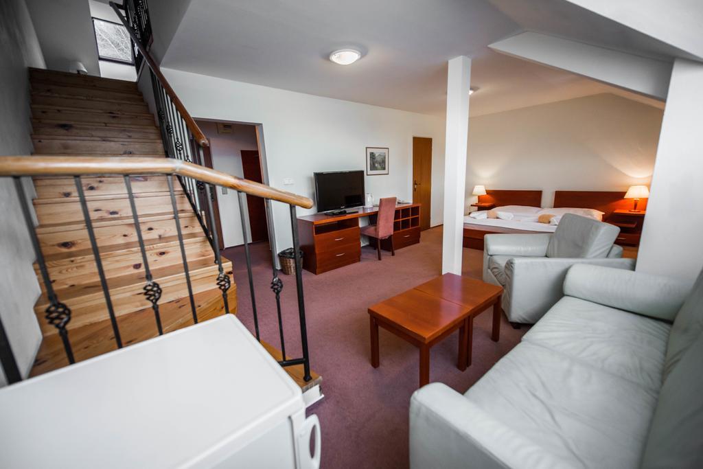 Plejsy Hotell Krompachy Exteriör bild
