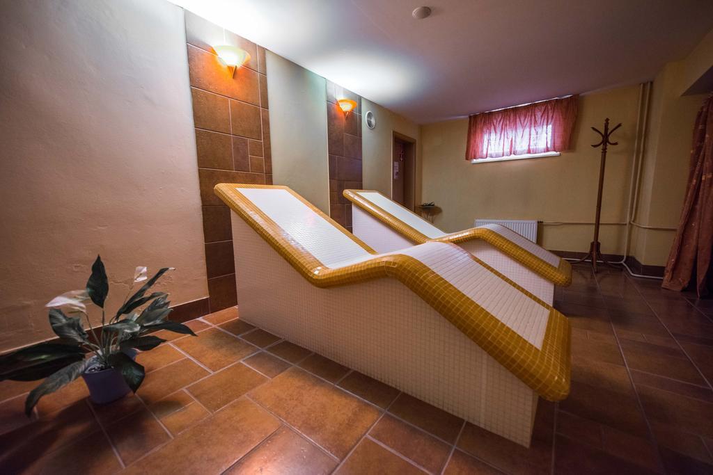 Plejsy Hotell Krompachy Exteriör bild