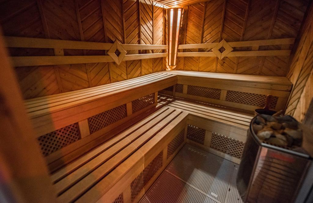 Plejsy Hotell Krompachy Exteriör bild