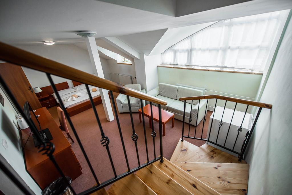 Plejsy Hotell Krompachy Exteriör bild